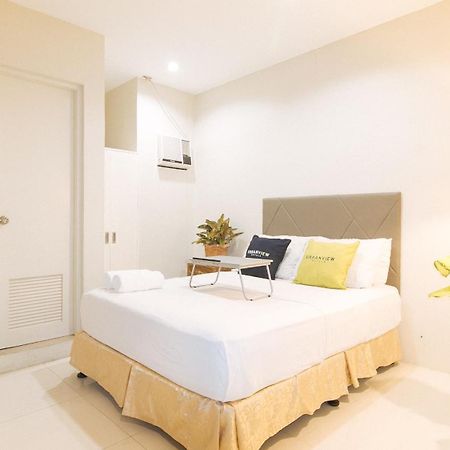 Urbanview At Lacson Street Bacolod City By Reddoorz Exterior photo