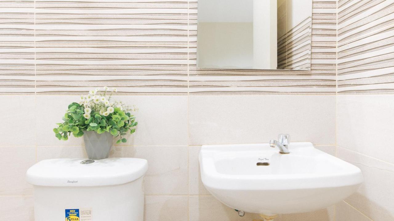 Urbanview At Lacson Street Bacolod City By Reddoorz Room photo