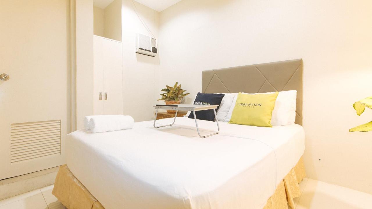 Urbanview At Lacson Street Bacolod City By Reddoorz Exterior photo